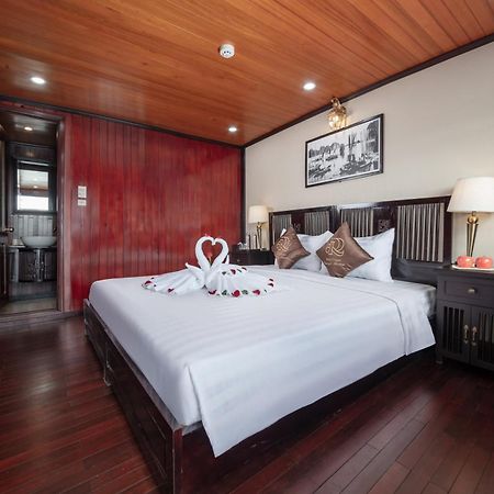 Ruby Cruise Hotel Ha Long Bagian luar foto