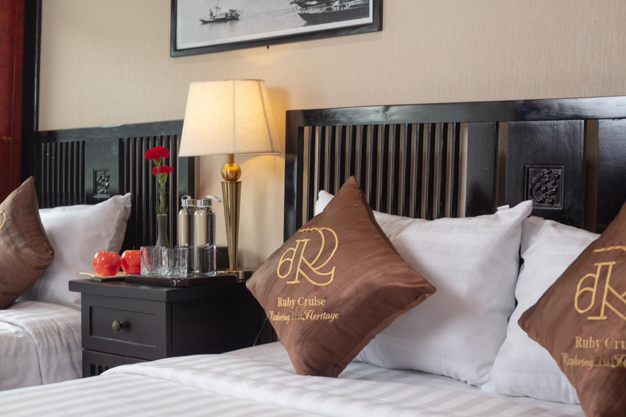 Ruby Cruise Hotel Ha Long Bagian luar foto