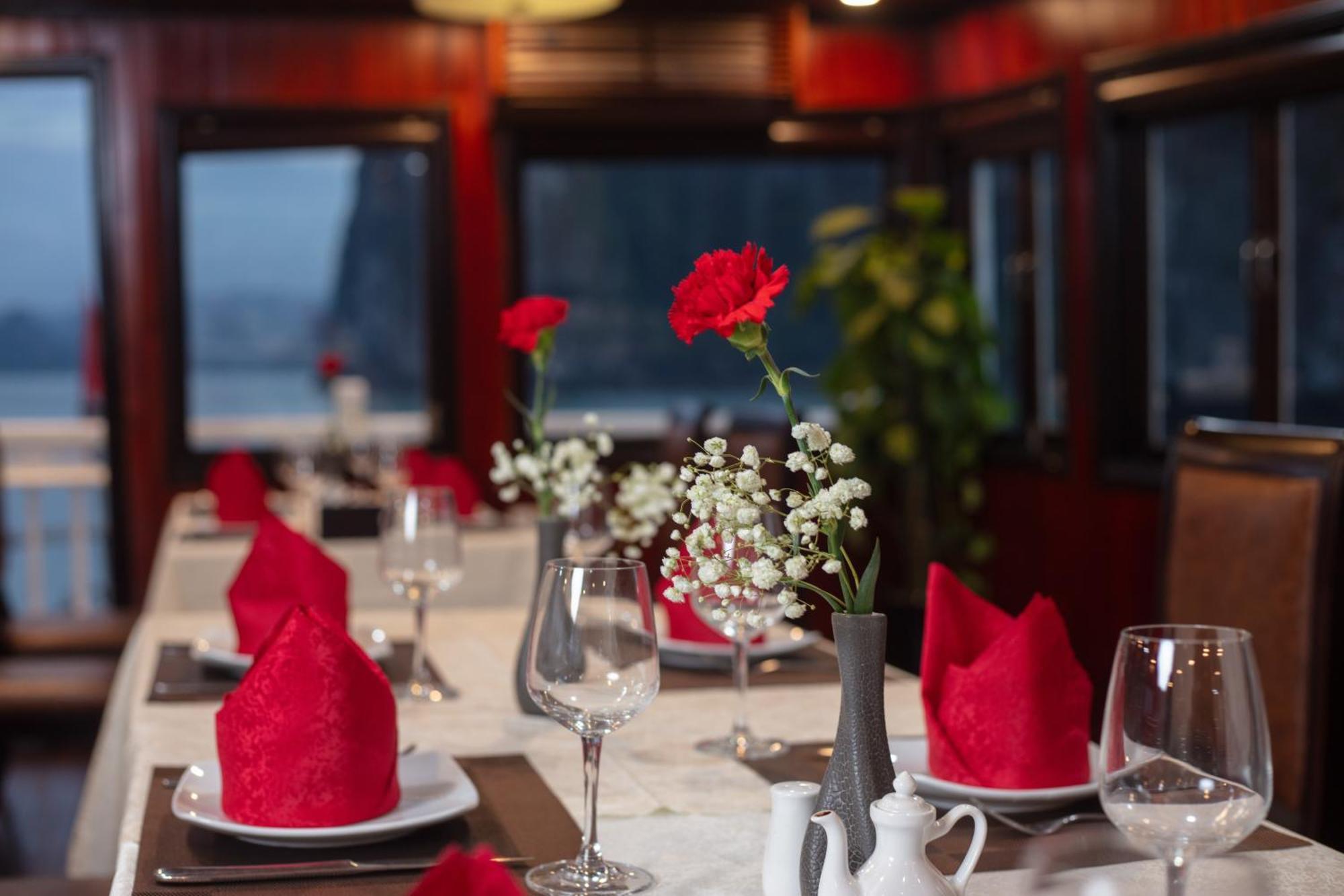 Ruby Cruise Hotel Ha Long Bagian luar foto