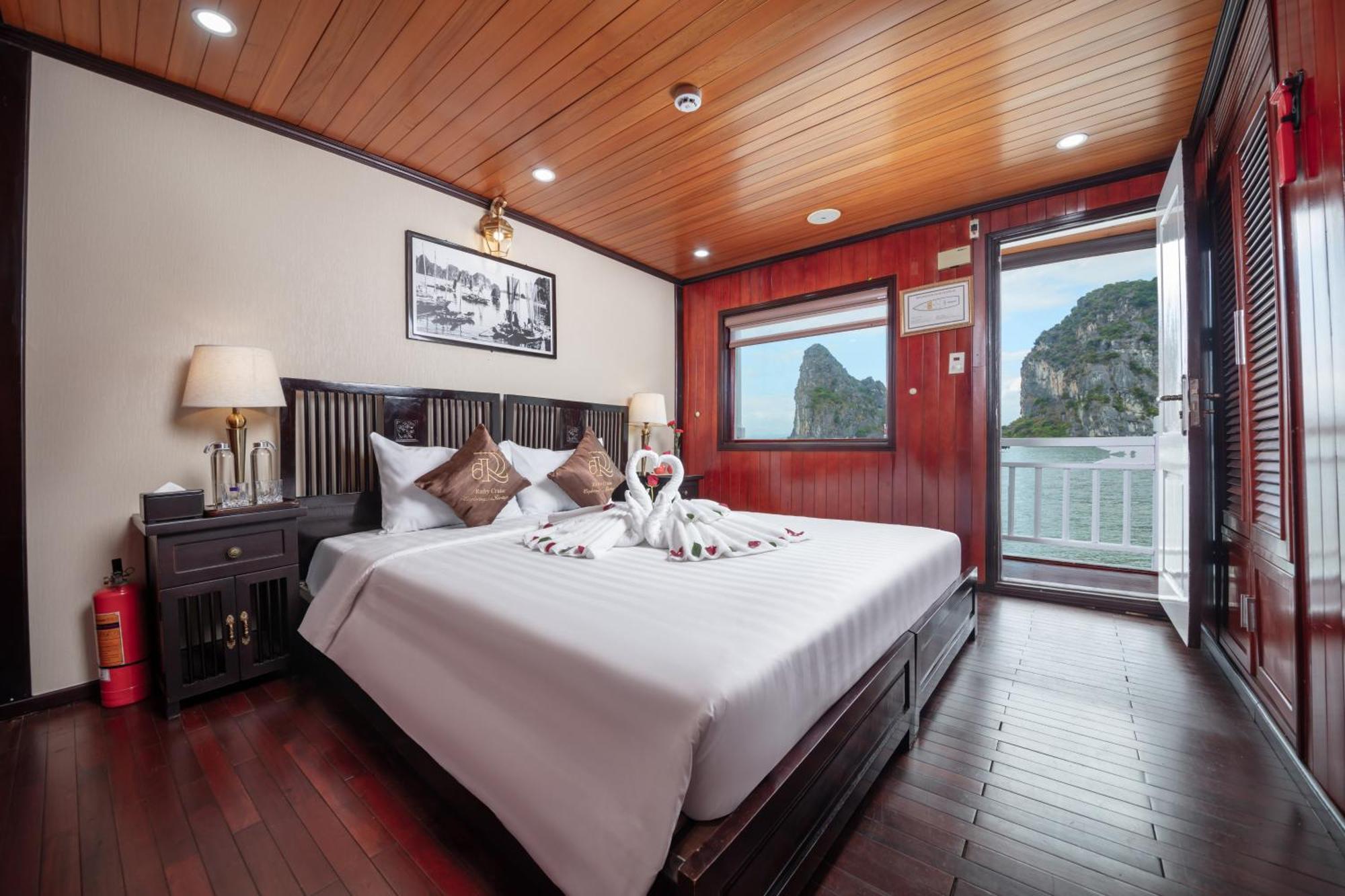 Ruby Cruise Hotel Ha Long Bagian luar foto