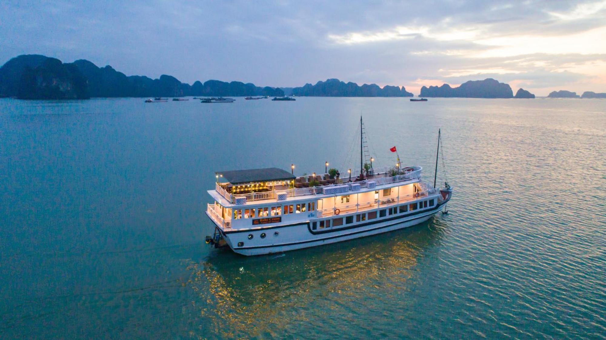 Ruby Cruise Hotel Ha Long Bagian luar foto