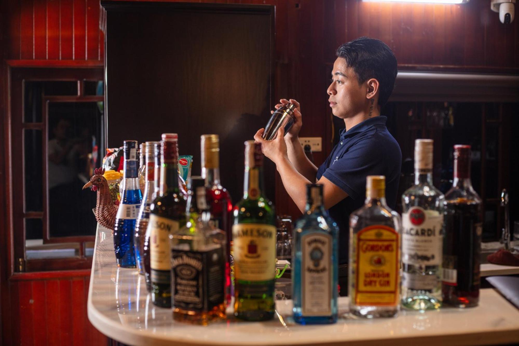 Ruby Cruise Hotel Ha Long Bagian luar foto