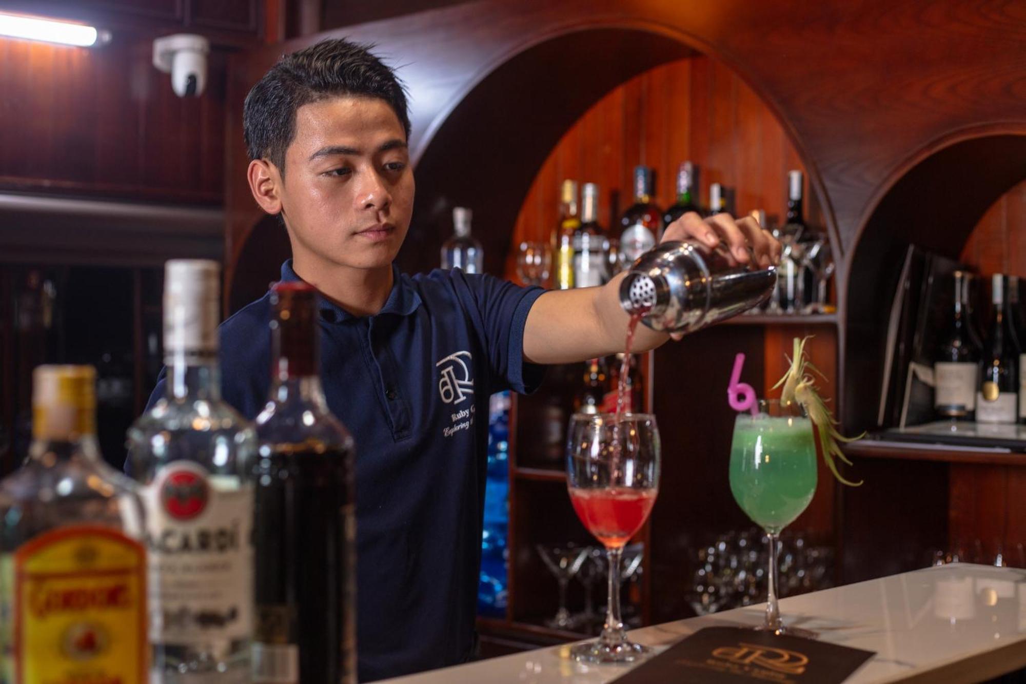 Ruby Cruise Hotel Ha Long Bagian luar foto
