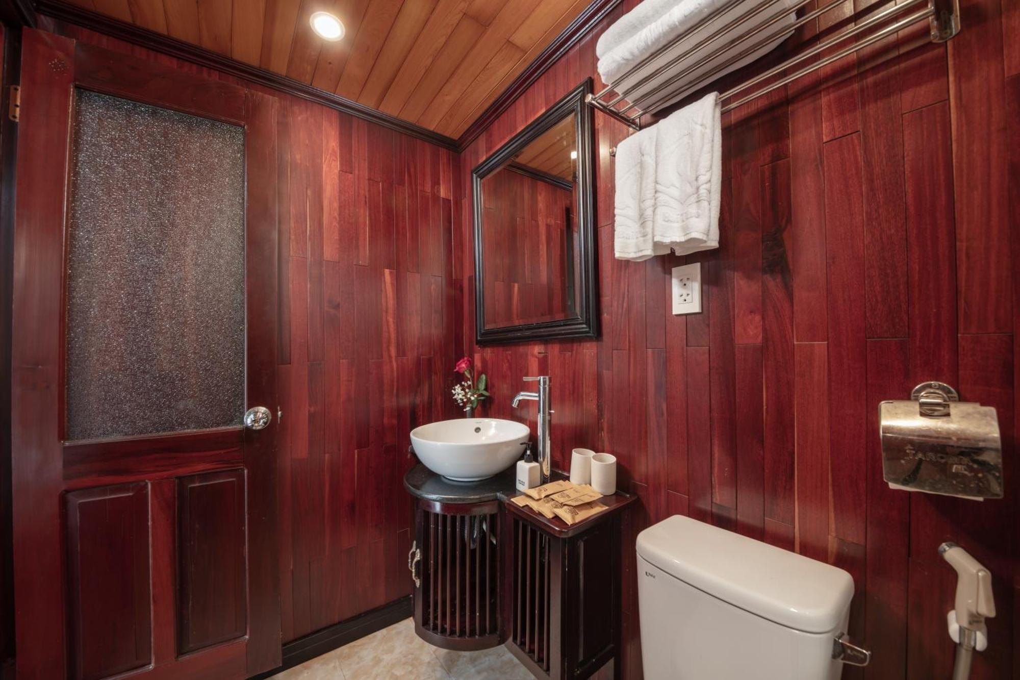 Ruby Cruise Hotel Ha Long Bagian luar foto