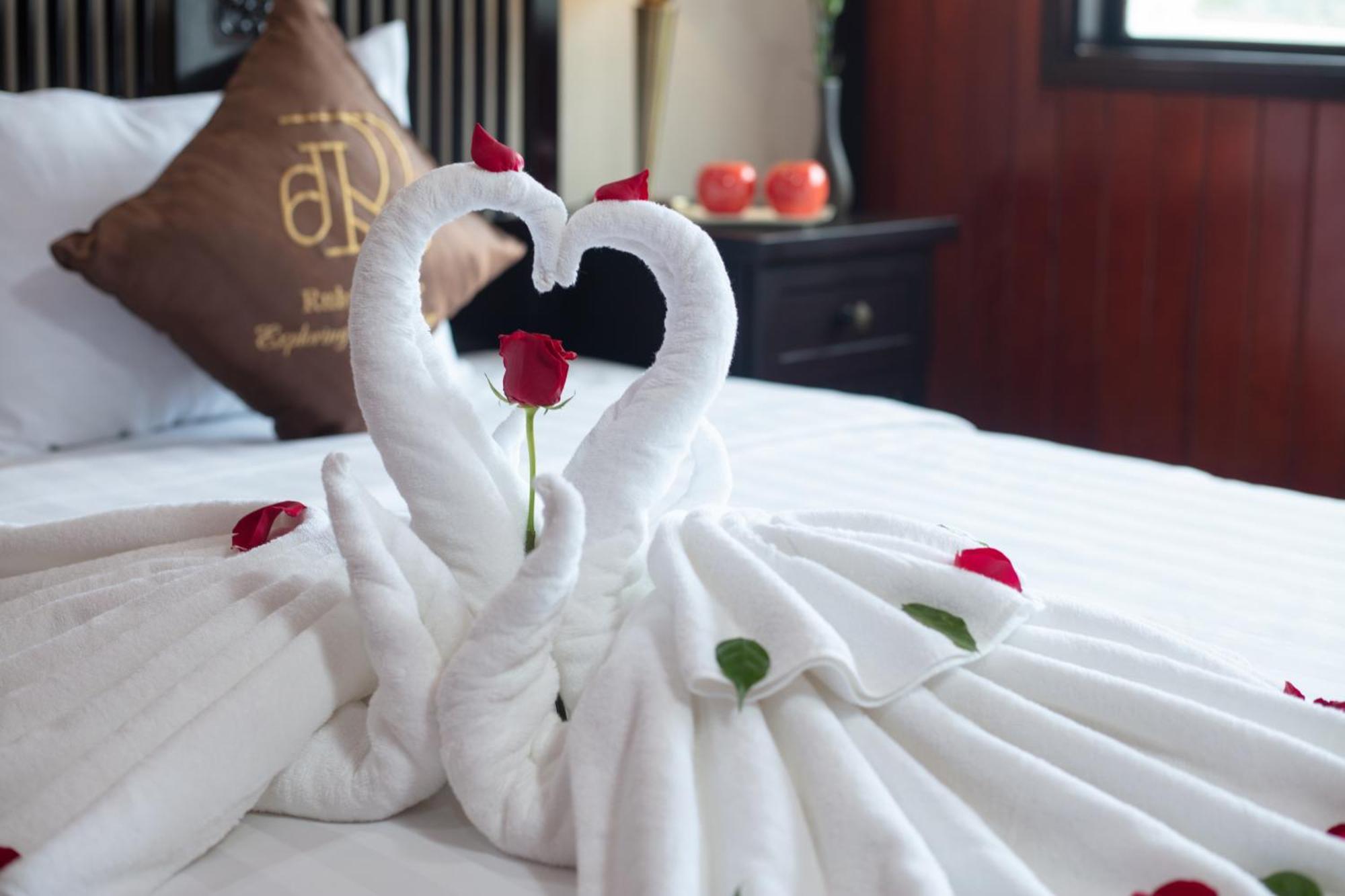 Ruby Cruise Hotel Ha Long Bagian luar foto